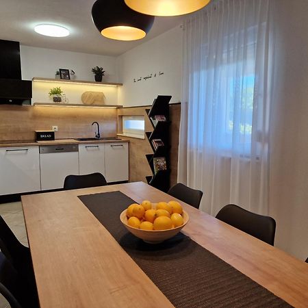 Beautiful Holiday Home "Villa Luka" Kaštel Štafilić Eksteriør billede