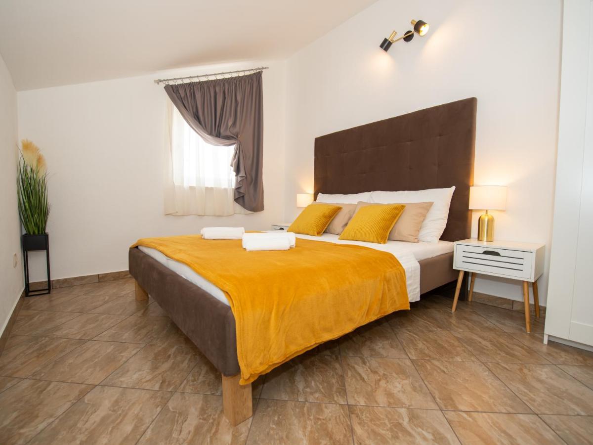 Beautiful Holiday Home "Villa Luka" Kaštel Štafilić Eksteriør billede