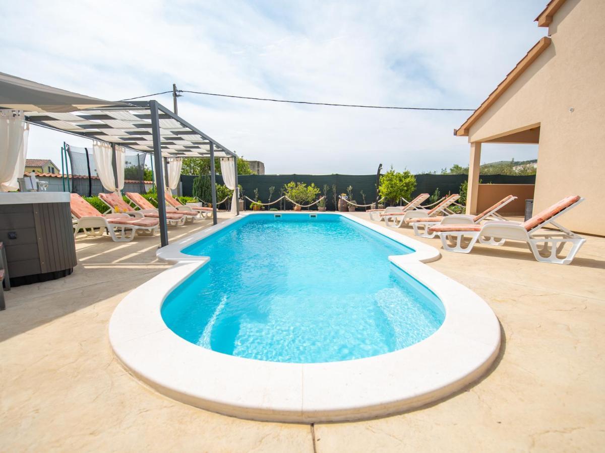Beautiful Holiday Home "Villa Luka" Kaštel Štafilić Eksteriør billede