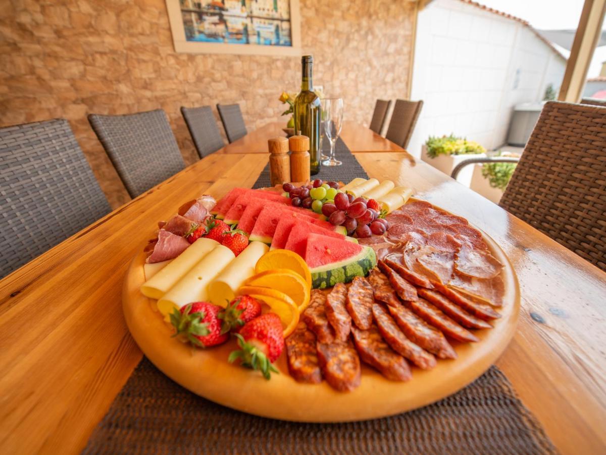 Beautiful Holiday Home "Villa Luka" Kaštel Štafilić Eksteriør billede