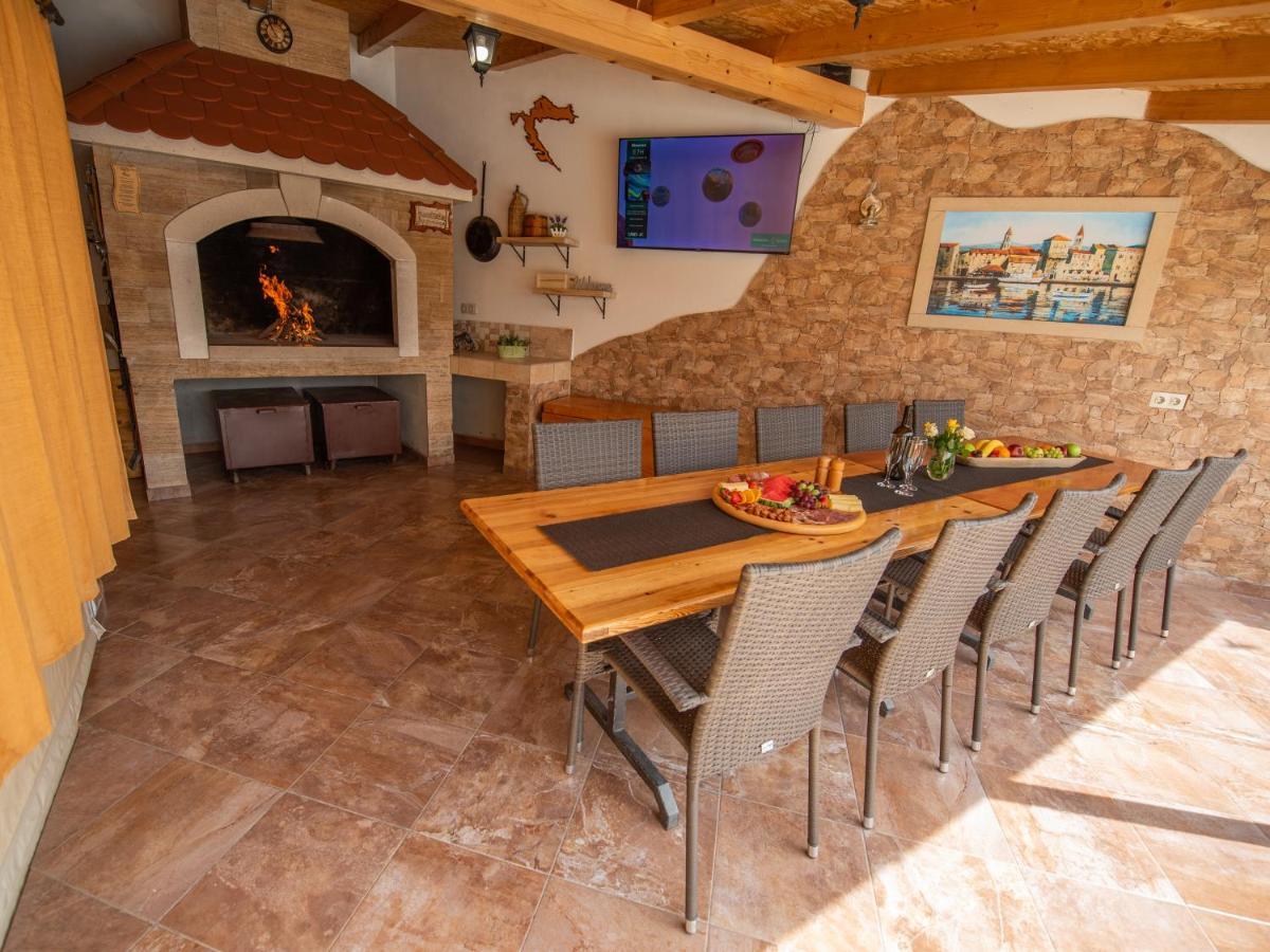 Beautiful Holiday Home "Villa Luka" Kaštel Štafilić Eksteriør billede