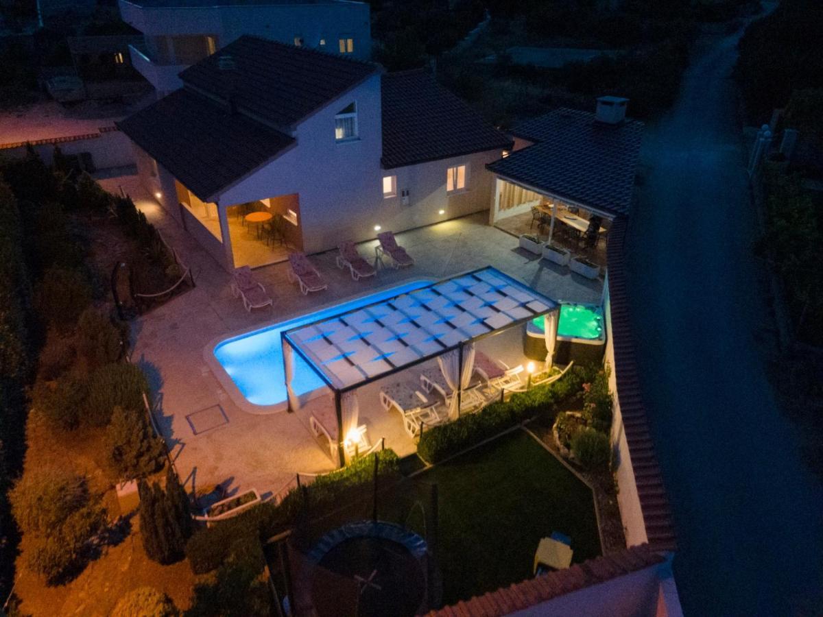 Beautiful Holiday Home "Villa Luka" Kaštel Štafilić Eksteriør billede