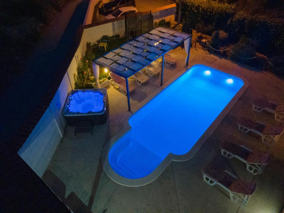 Beautiful Holiday Home "Villa Luka" Kaštel Štafilić Eksteriør billede