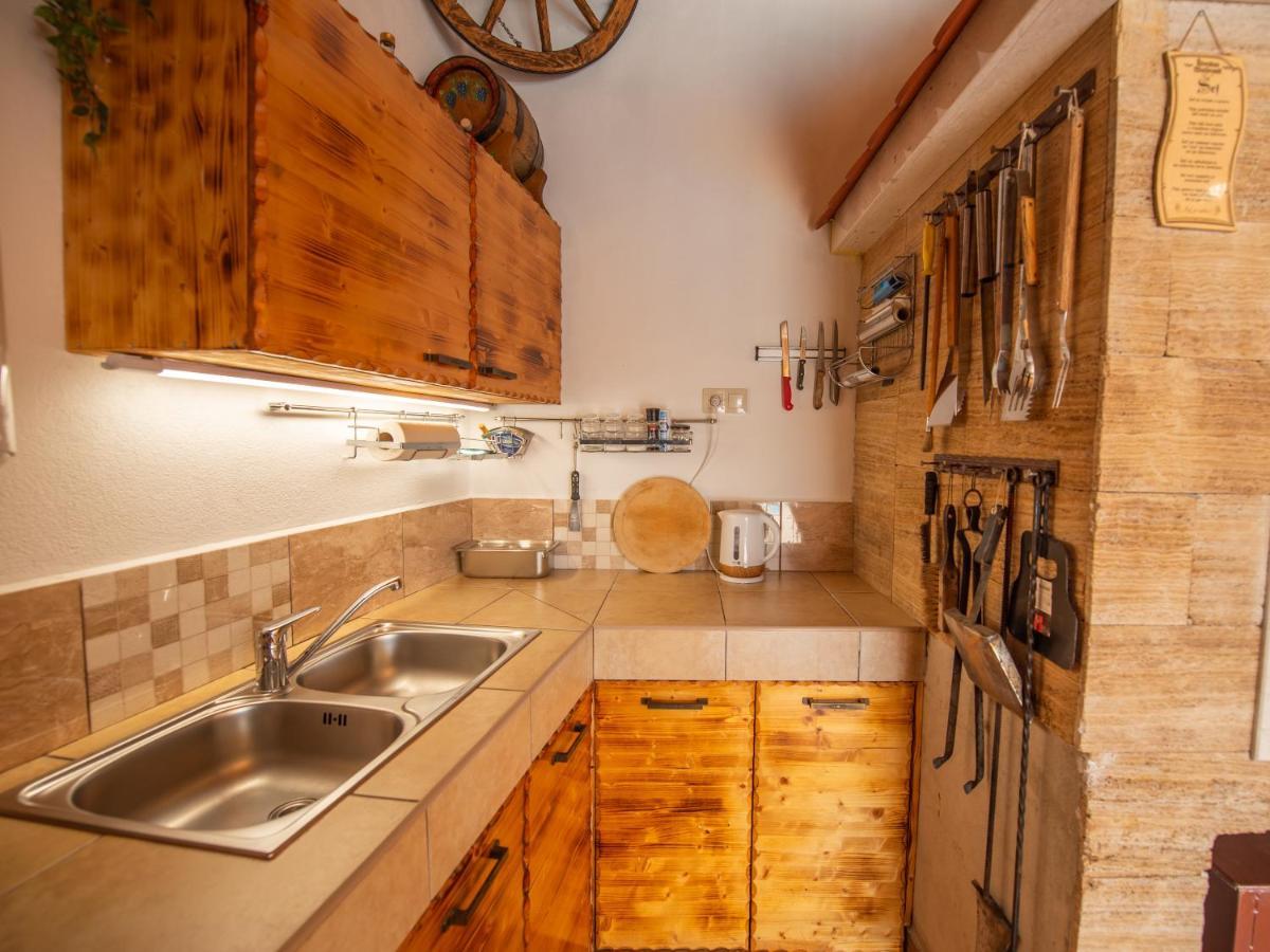 Beautiful Holiday Home "Villa Luka" Kaštel Štafilić Eksteriør billede