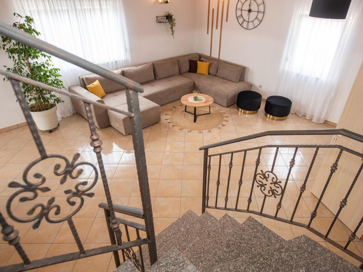 Beautiful Holiday Home "Villa Luka" Kaštel Štafilić Eksteriør billede