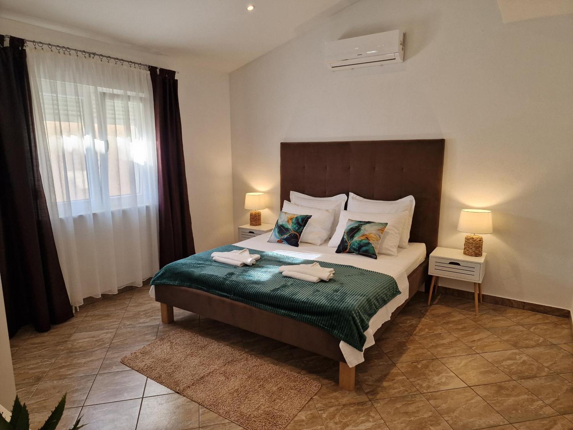 Beautiful Holiday Home "Villa Luka" Kaštel Štafilić Eksteriør billede