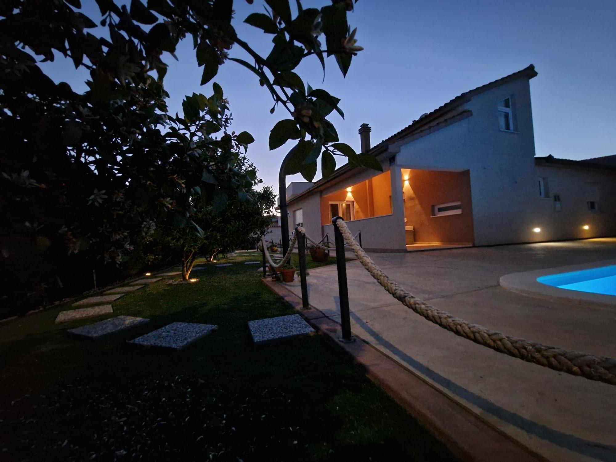 Beautiful Holiday Home "Villa Luka" Kaštel Štafilić Eksteriør billede